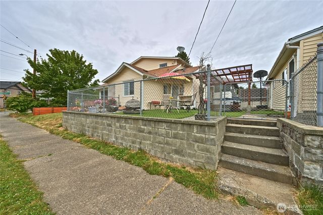 5402 S Cloverdale Street, Seattle, WA 98118