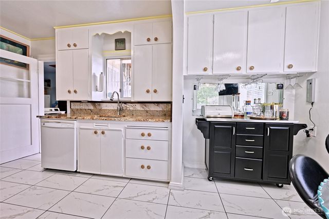 5402 S Cloverdale Street, Seattle, WA 98118