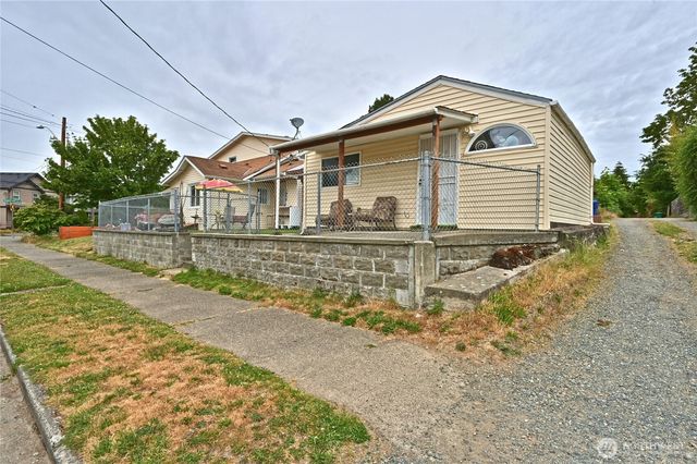 5402 S Cloverdale Street, Seattle, WA 98118