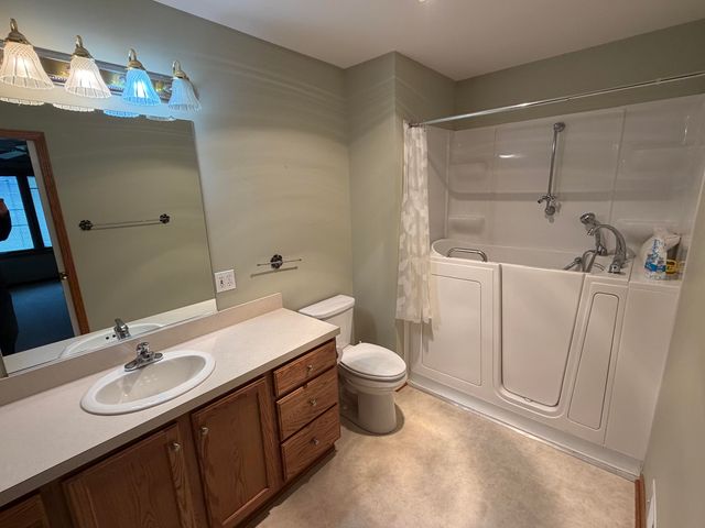 51 Newcastle Drive, Zeeland, MI 49464