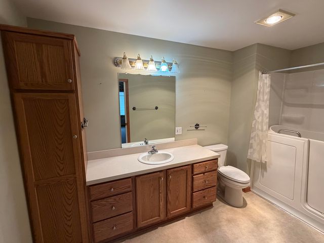 51 Newcastle Drive, Zeeland, MI 49464