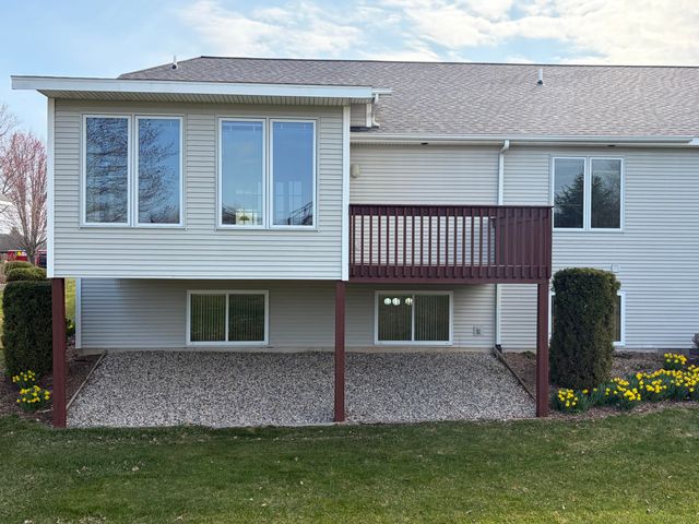 51 Newcastle Drive, Zeeland, MI 49464