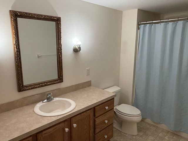 51 Newcastle Drive, Zeeland, MI 49464