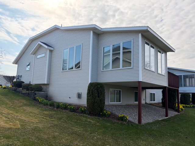 51 Newcastle Drive, Zeeland, MI 49464