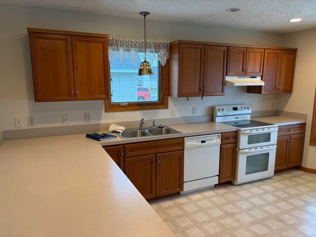 51 Newcastle Drive, Zeeland, MI 49464