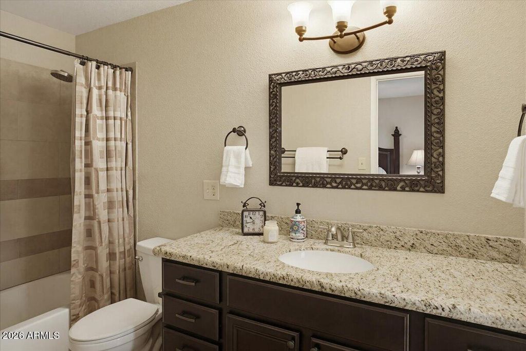 Image 19 of property listing at 4611 W ECHO Lane, Glendale, AZ 85302