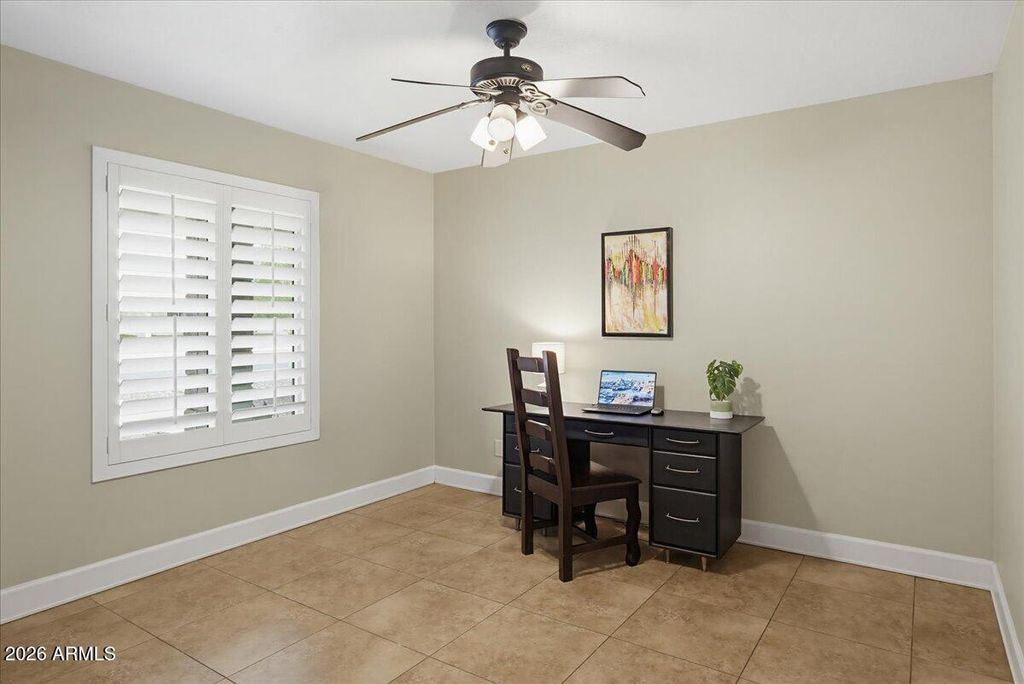 Image 20 of property listing at 4611 W ECHO Lane, Glendale, AZ 85302