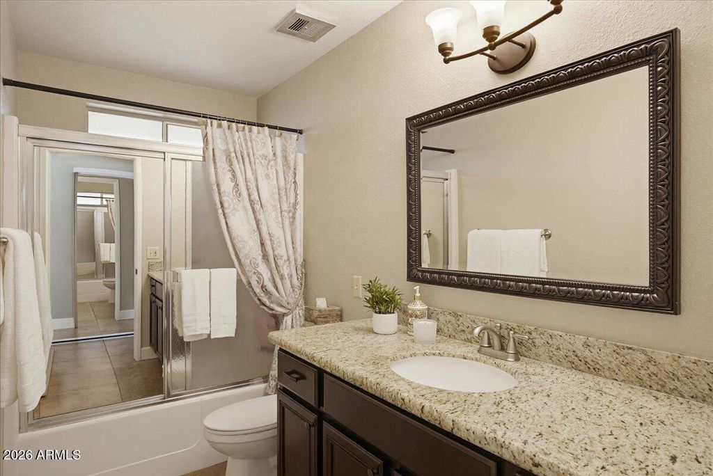Image 21 of property listing at 4611 W ECHO Lane, Glendale, AZ 85302