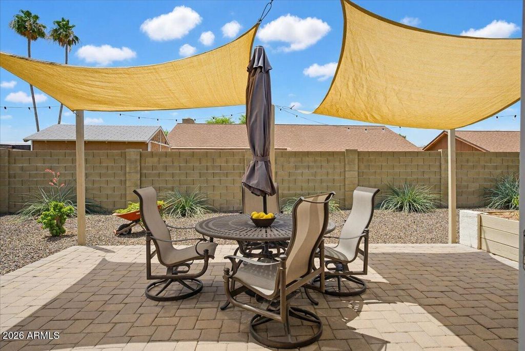 Image 25 of property listing at 4611 W ECHO Lane, Glendale, AZ 85302