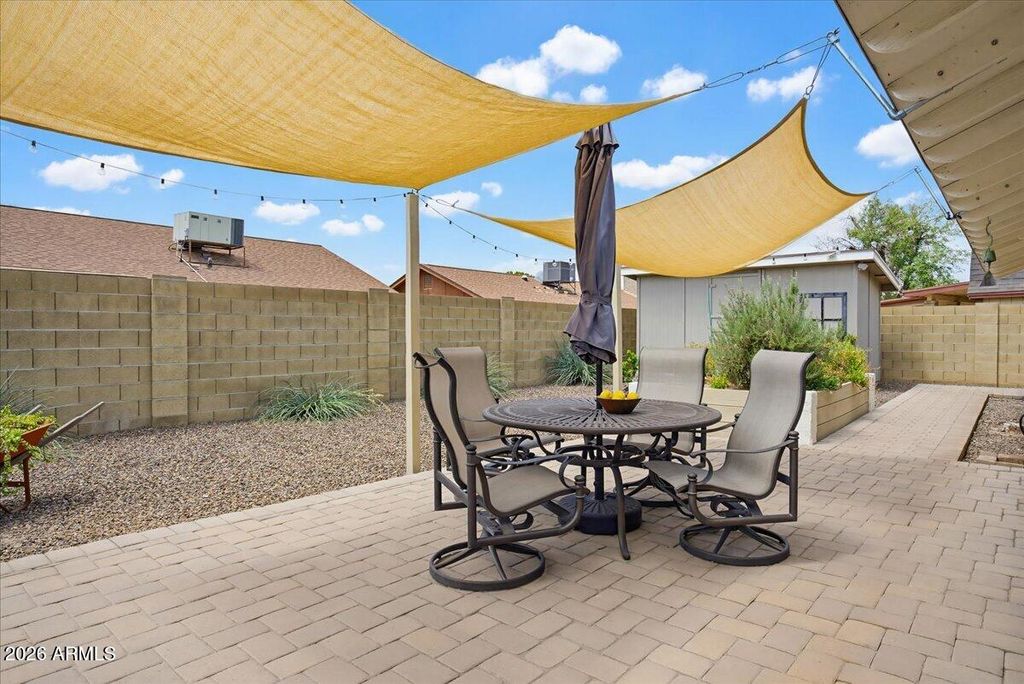 Image 26 of property listing at 4611 W ECHO Lane, Glendale, AZ 85302