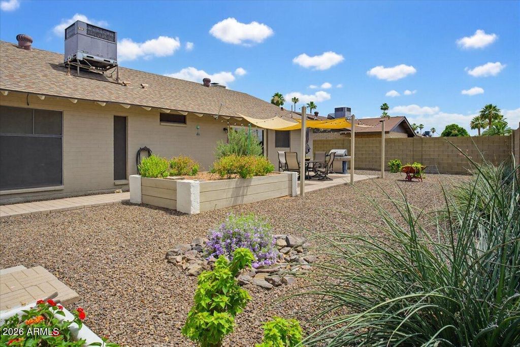 Image 28 of property listing at 4611 W ECHO Lane, Glendale, AZ 85302