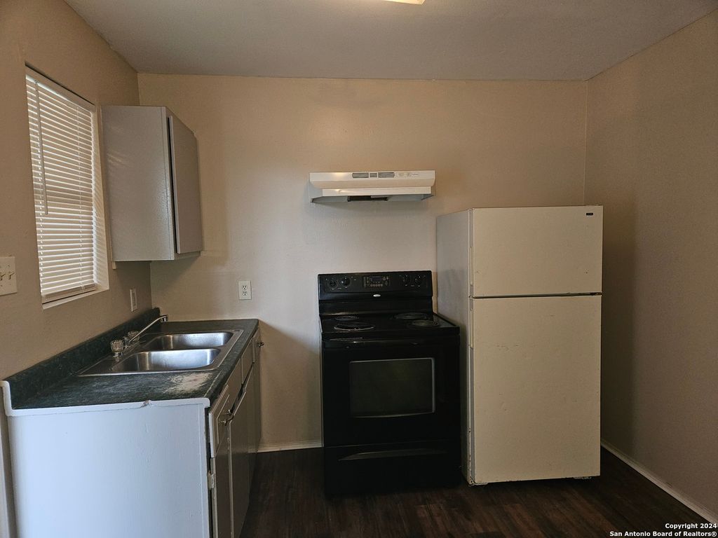 204 E Dullnig Ct Apt 18, San Antonio, TX 78223
