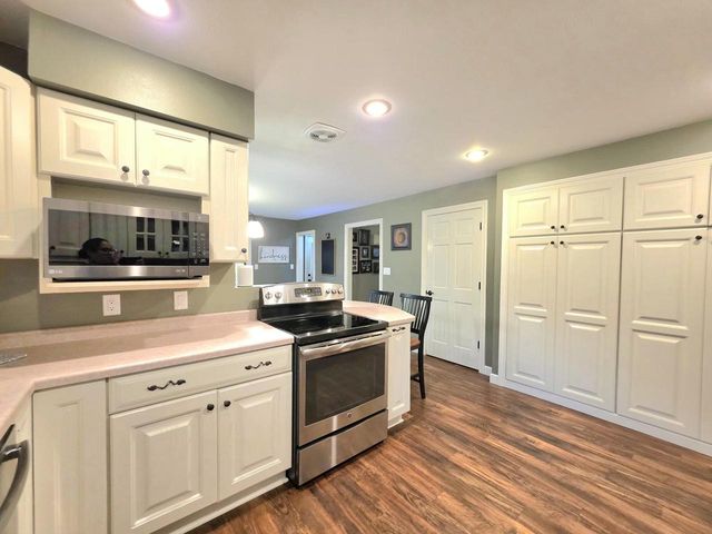 566 Riford ROAD, Neenah, WI 54956
