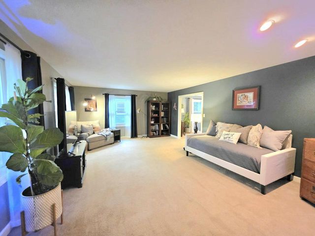 566 Riford ROAD, Neenah, WI 54956