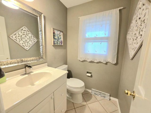 566 Riford ROAD, Neenah, WI 54956