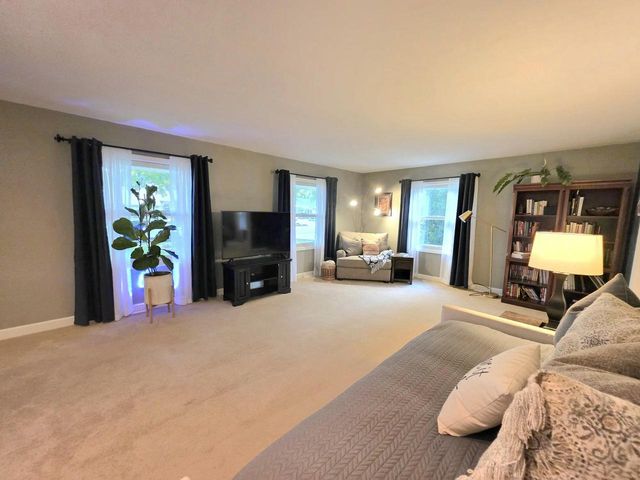 566 Riford ROAD, Neenah, WI 54956