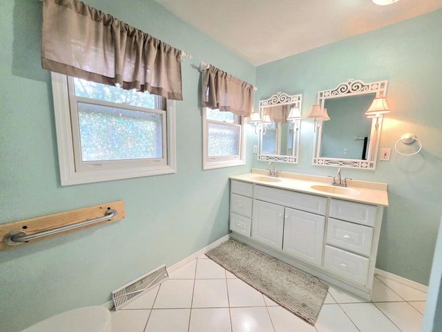 566 Riford ROAD, Neenah, WI 54956