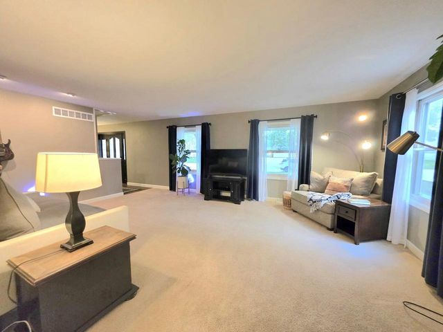 566 Riford ROAD, Neenah, WI 54956