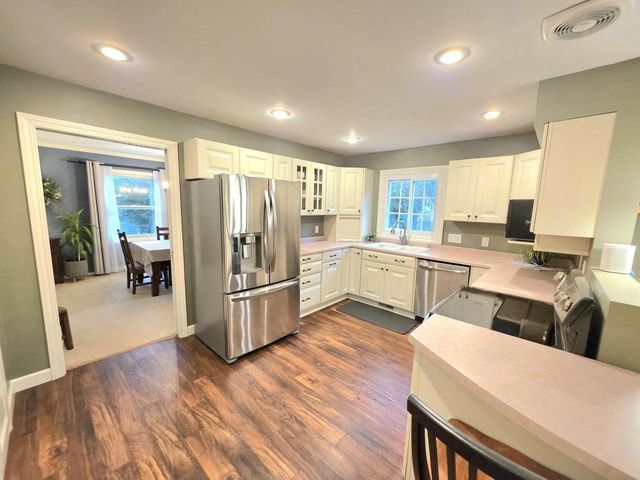 566 Riford ROAD, Neenah, WI 54956