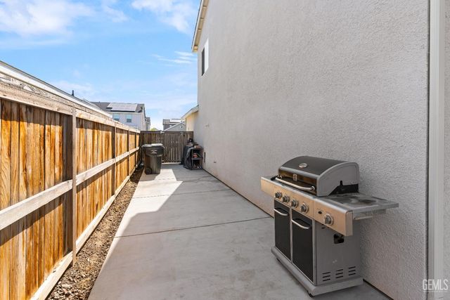 3407 Trail River Lane, Shafter, CA 93263