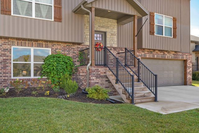1106 S Swift Avenue, Ozark, MO 65721