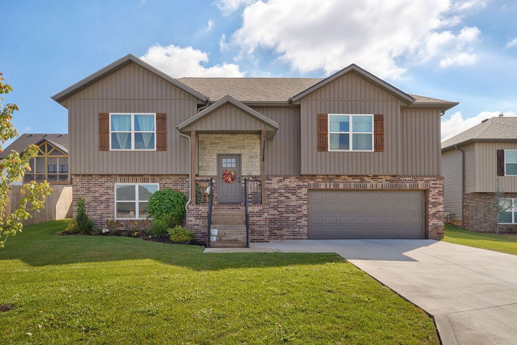 1106 S Swift Avenue, Ozark, MO 65721