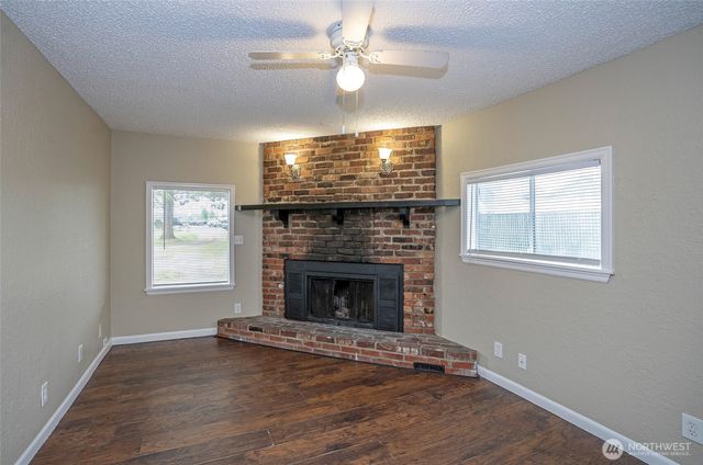 16313 64th Street E, Sumner, WA 98390