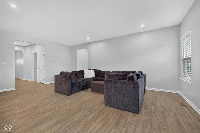 2718 Chalbury Drive, Plainfield, IN 46168