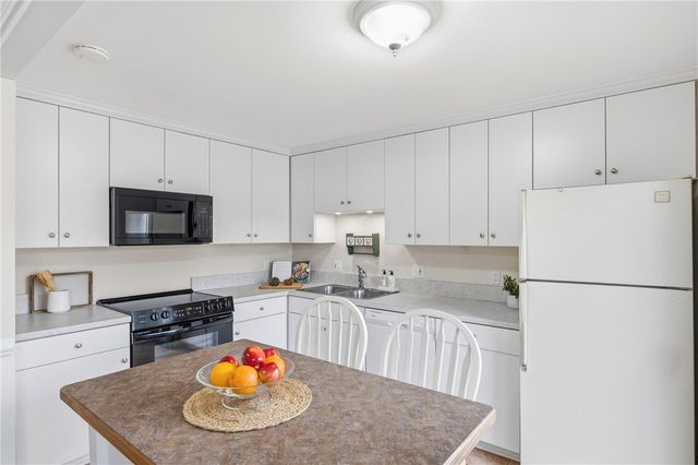 1753 Maplewood Drive, Farmington, NY 14425