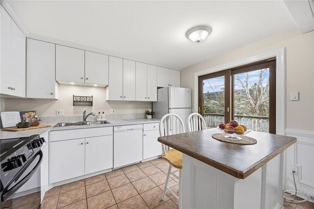 1753 Maplewood Drive, Farmington, NY 14425