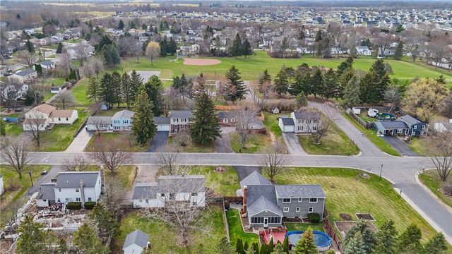 1753 Maplewood Drive, Farmington, NY 14425