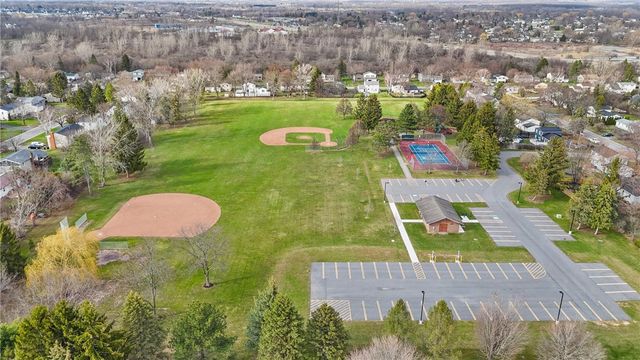 1753 Maplewood Drive, Farmington, NY 14425