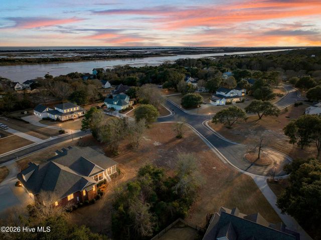 32 Salt Marsh Lane, Hampstead, NC 28443