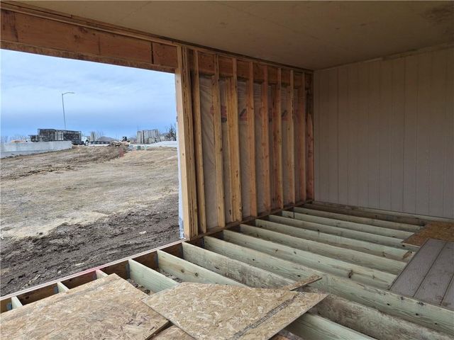 4432 Tee Box Drive, Basehor, KS 66007