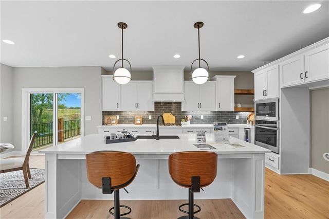 4432 Tee Box Drive, Basehor, KS 66007