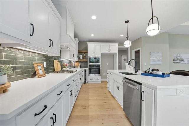 4432 Tee Box Drive, Basehor, KS 66007