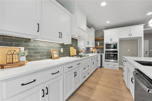 4432 Tee Box Drive, Basehor, KS 66007