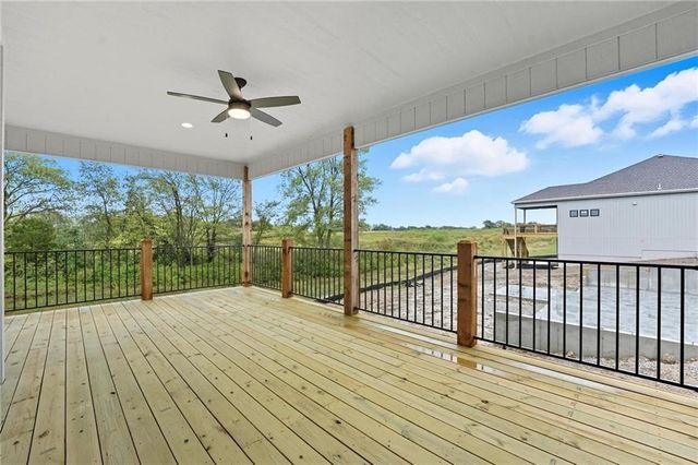 4432 Tee Box Drive, Basehor, KS 66007