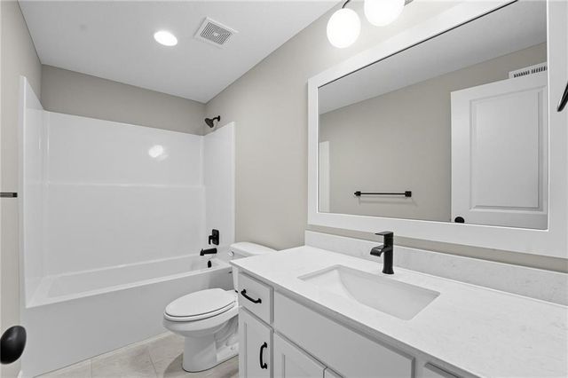 4432 Tee Box Drive, Basehor, KS 66007