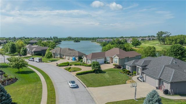 4432 Tee Box Drive, Basehor, KS 66007