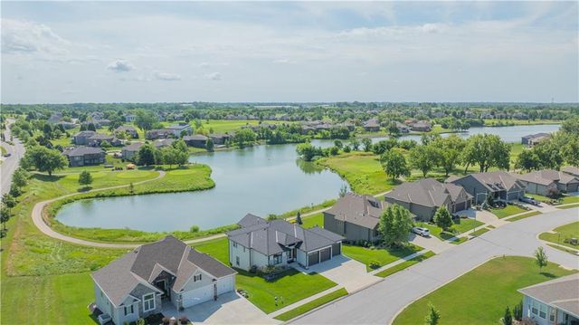 4432 Tee Box Drive, Basehor, KS 66007