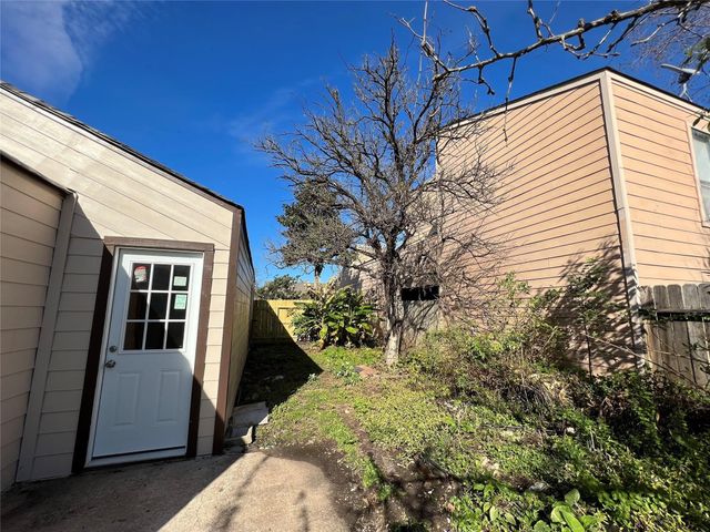 11039 Holworth Drive, Houston, TX 77072