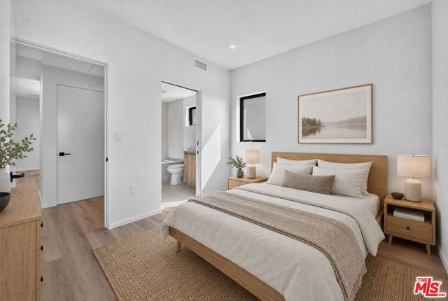 1853 12th Street C, Santa Monica, CA 90404