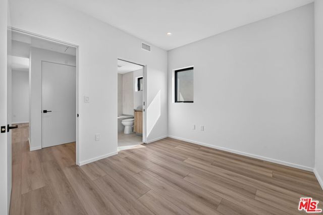 1853 12th Street C, Santa Monica, CA 90404