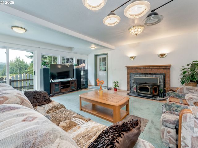 22161 LINDBERG Rd, Clatskanie, OR 97016