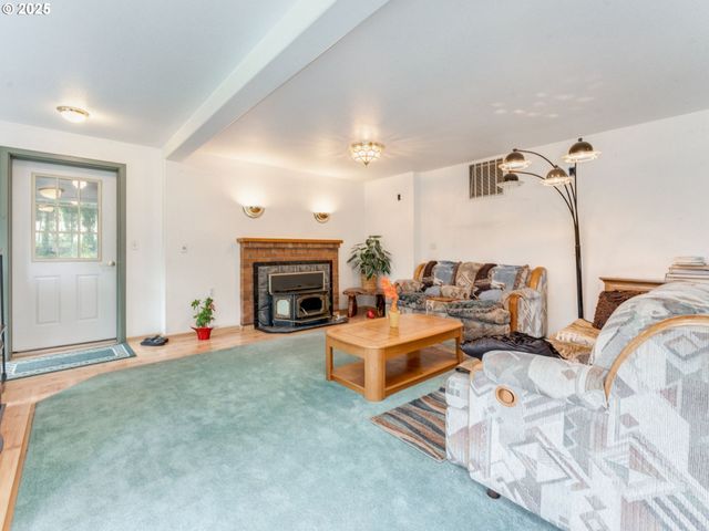 22161 LINDBERG Rd, Clatskanie, OR 97016