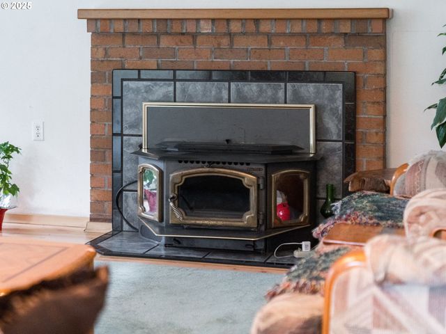 22161 LINDBERG Rd, Clatskanie, OR 97016