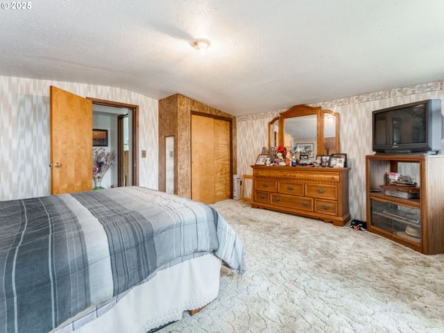 22161 LINDBERG Rd, Clatskanie, OR 97016