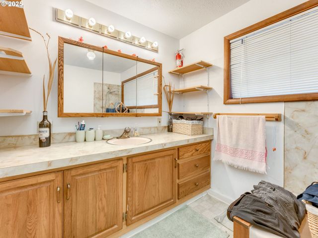 22161 LINDBERG Rd, Clatskanie, OR 97016