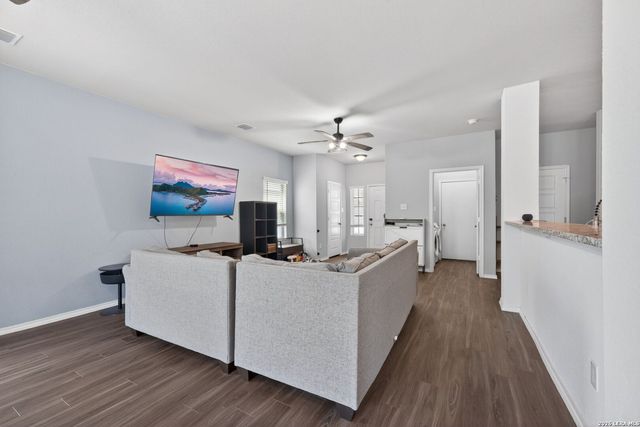 5910 Frisbee Path, Converse, TX 78109